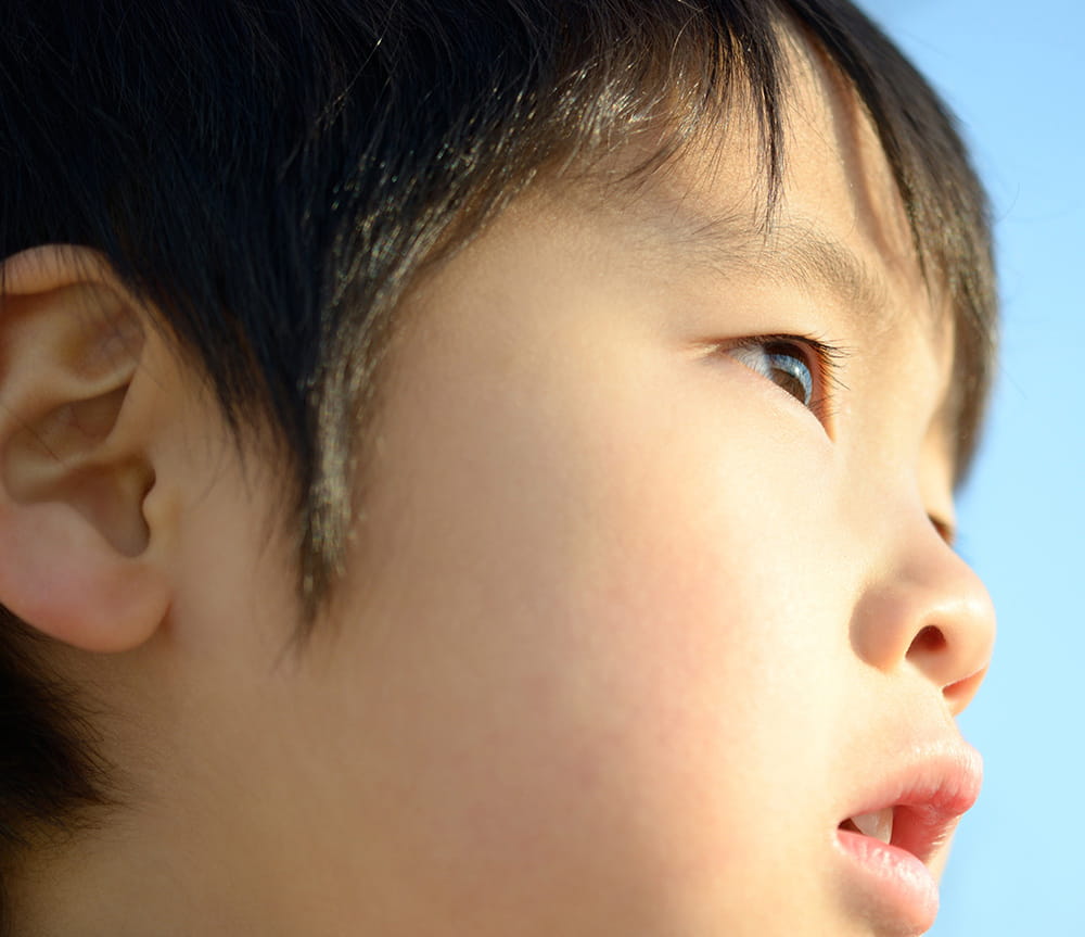 【眼科医監修】子どもの近視は治る？ 近視の原因から予防までを解説